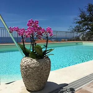 Hotel Mediterraneo, Cavi di Lavagna